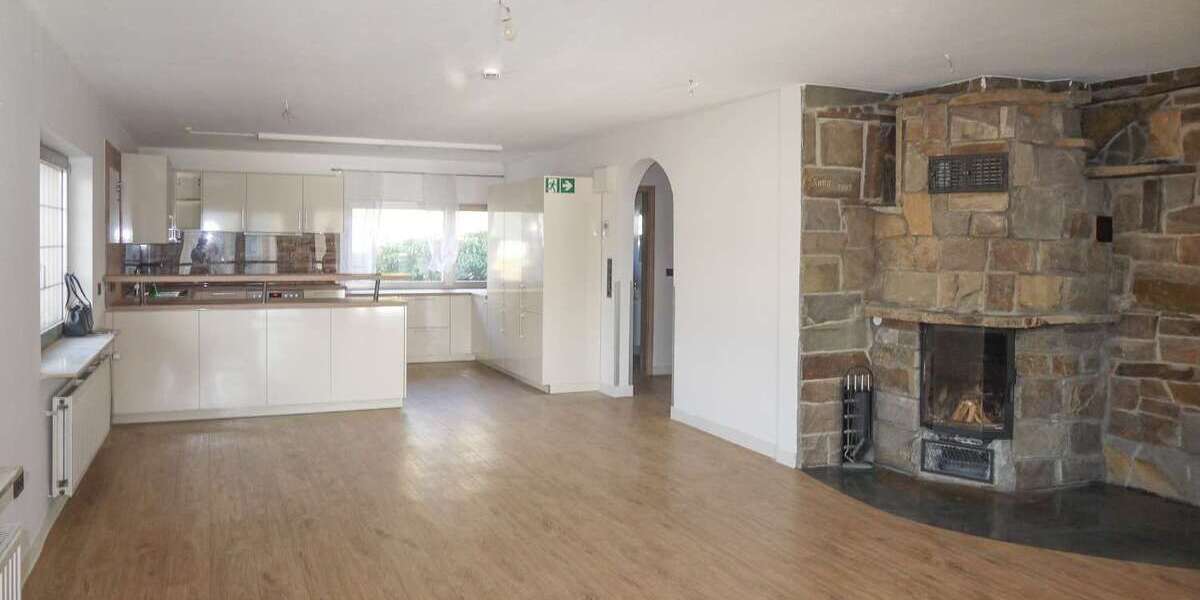 Etagenwohnung Engelskirchen - 5 Zimmer, 200 m&sup2;, 1.850&euro; | Angebot:25900870