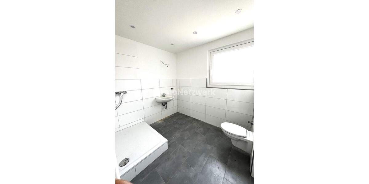 Gepflegtes und vermietetes Wohn- und Geschäftshaus in zentraler Lage zimmer