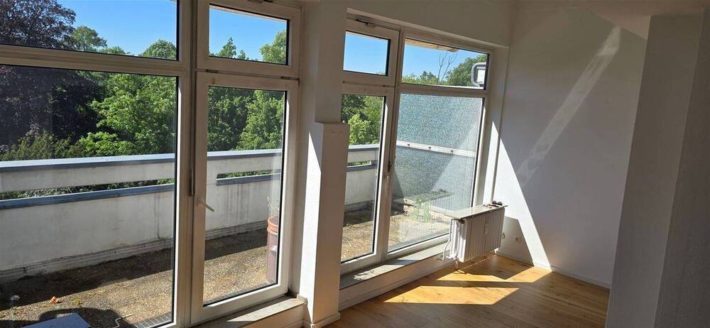 Etwas Besonderes! Blick ins Grüne ! Penthouse Art !