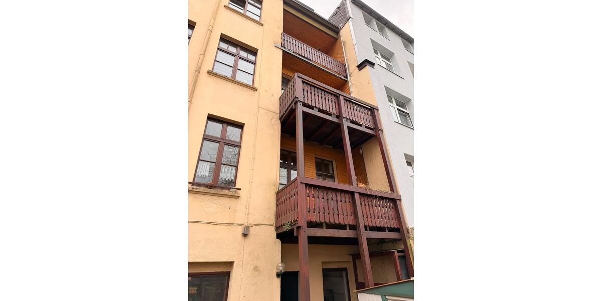 Massiv gebautes 3-Familienhaus mit Ausbaureserve 15 zimmer