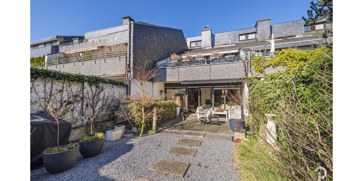 Charmantes Split-Level-Reihenendhaus in unmittelbarer Rheinnähe im Herzen von Düsseldorf-Benrath - Reihenendhaus Düsseldorf Stadtbezirk 9 | Angebot:26645354
