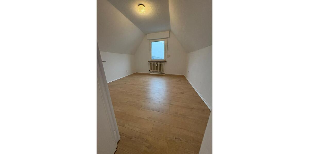 Dachgeschoßwohnung Leverkusen Bergisch Neukirchen - 2.5 Zimmer, 50 m&sup2;, 550&euro; | Angebot:26423991