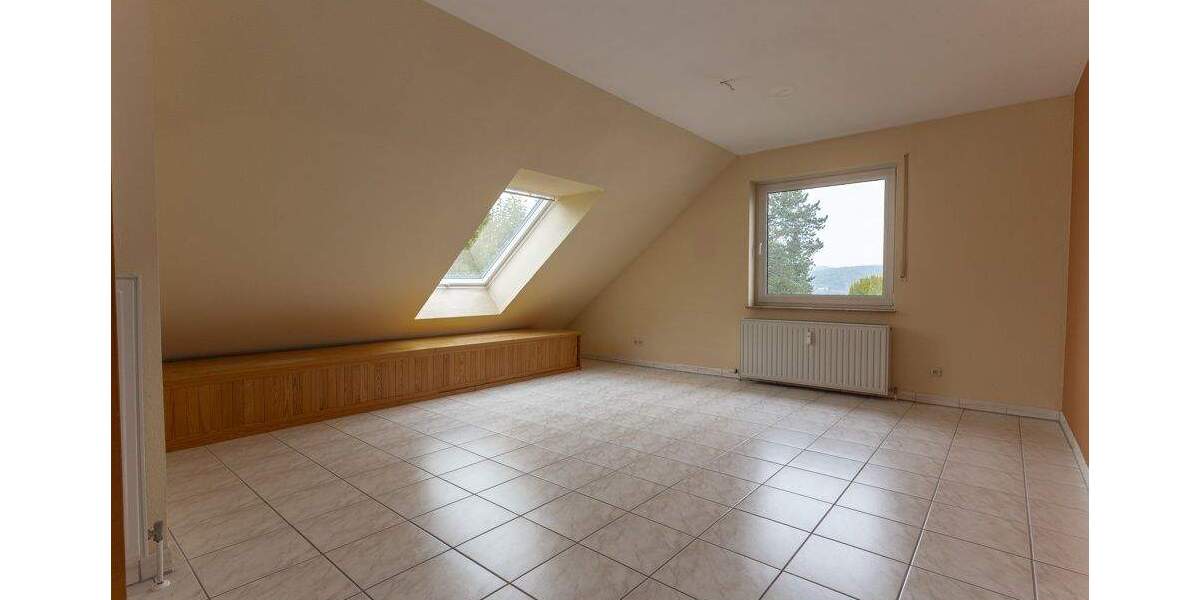 Schöne ca. 135 m² große 4-Zimmer-Maisonettewohnung mit Dachatelier und Westloggia in Garenfeld! 4 zimmer