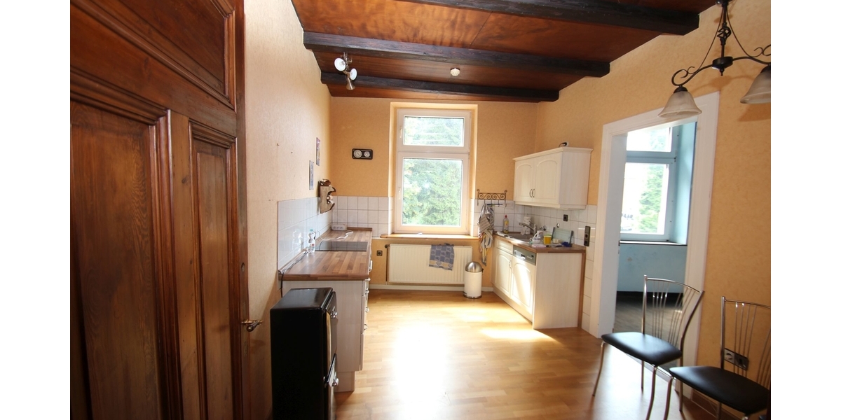 Mehrfamilienhaus mit drei Wohneinheiten und Entwicklungspotenzial 6 zimmer