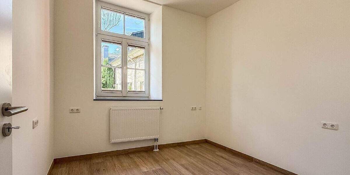 Gewerbeobjekt Overath Untereschbach - 6 Zimmer, 133 m&sup2;, 185.000&euro; | Angebot:25706570