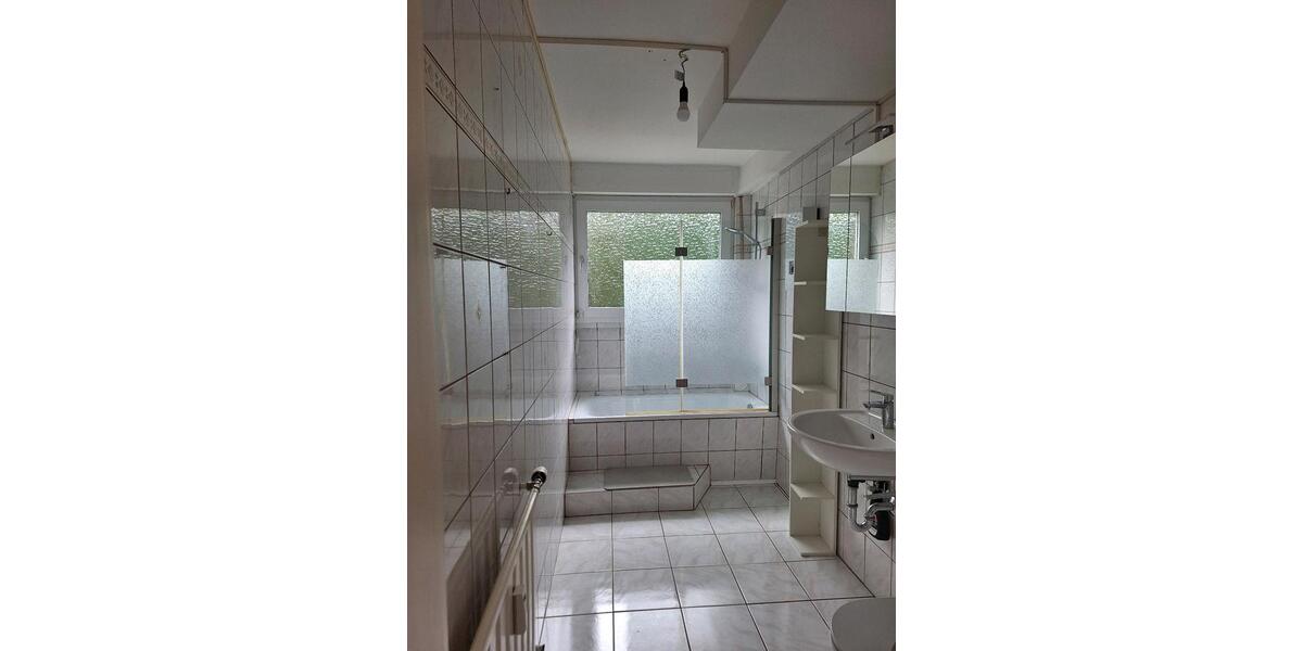 Helle Parterre Wohnung mit Garten und Wintergarten 2 zimmer