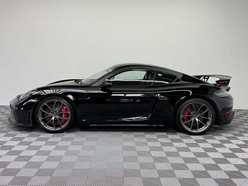 Porsche Cayman 8.747 km 111.500 € Radevormwald 42477