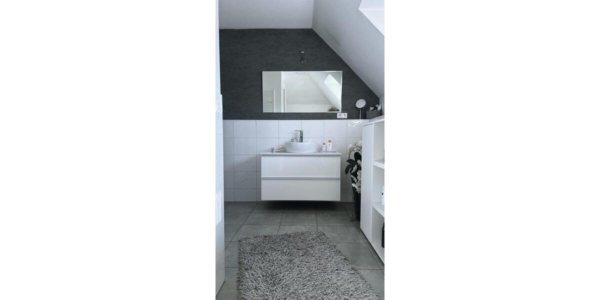 Dachgeschoßwohnung Solingen Ohligs - 2 Zimmer, 78 m&sup2;, 950&euro; | Angebot:26048890