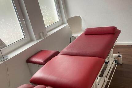 Biete 1-2 helle Praxisräume zur Miete in Leverkusen zimmer