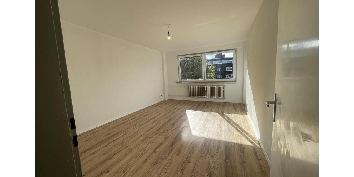 **Helle & frisch renovierte 2,5-Zimmer-Wohnung – mit Balkon & Aufzug** 2 zimmer