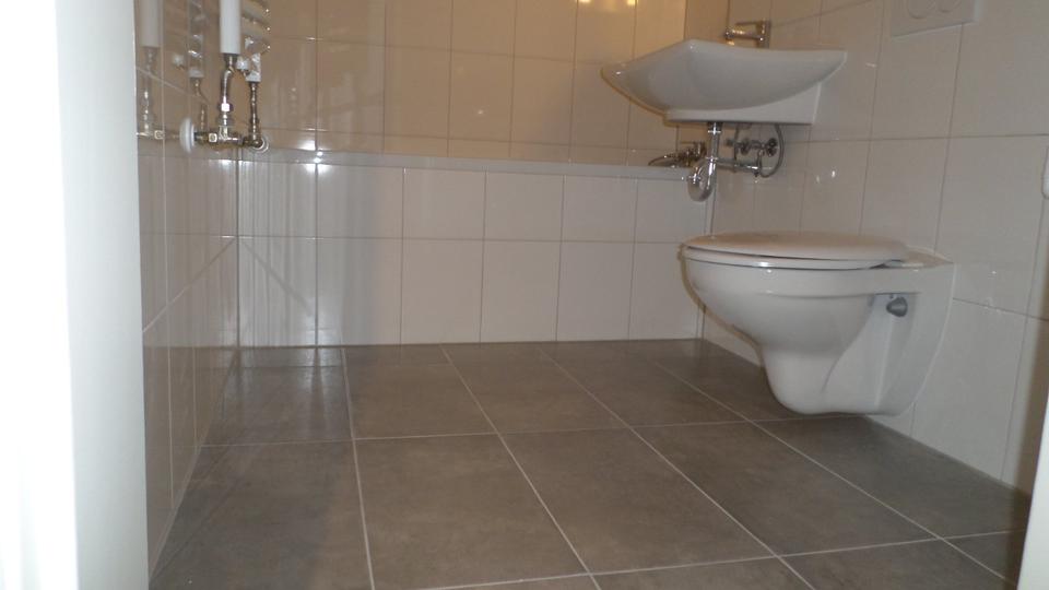 3 Zimmer 75 qm DG Wohnung mit 30 qm Dachterrasse KERNSANIERT 3 zimmer