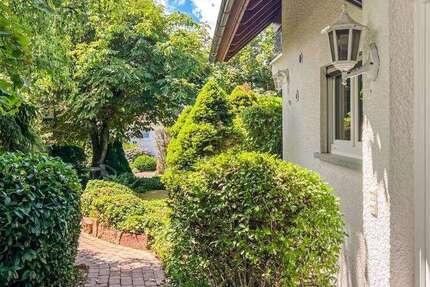 Haus zum Mieten in Kronberg 3.300 € 205 m²