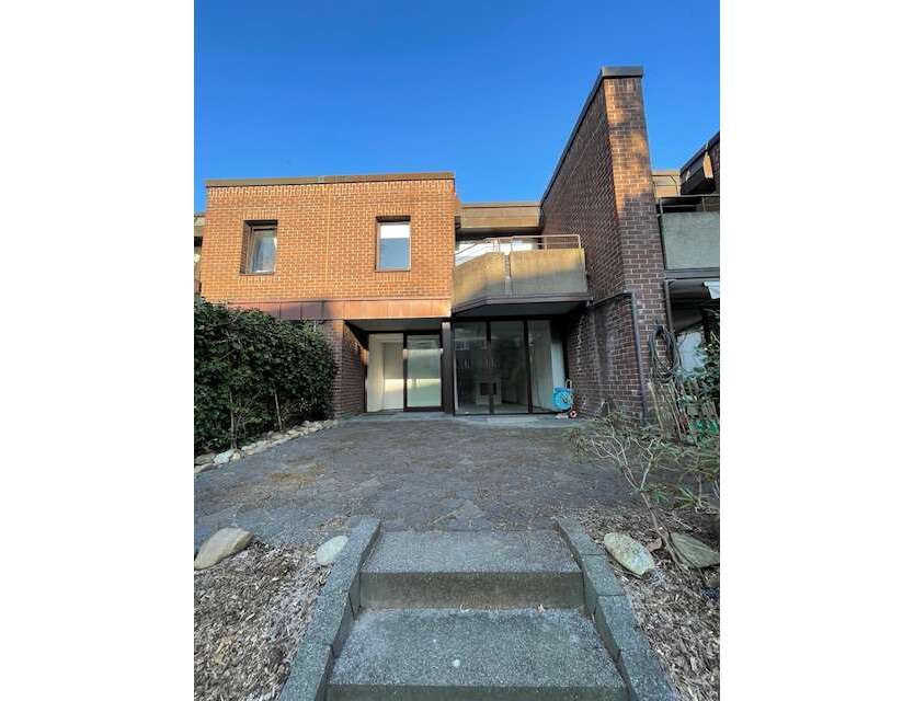 Haus zum Mieten in Düsseldorf 2.850 € 155 m²