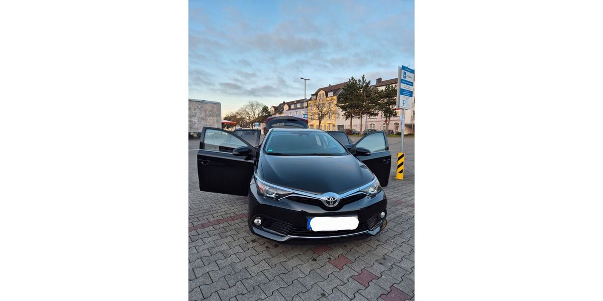 Toyota Auris 107.169 km 11.900 &euro; Hilden 40724