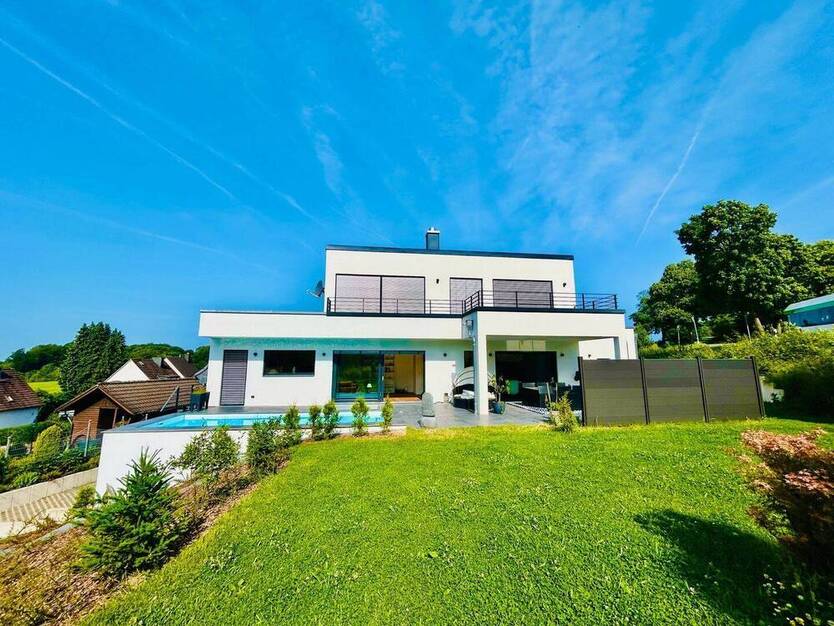 Luxuriöses Einfamilienhaus mit Sauna, Außenpool und Smart Home Technologie