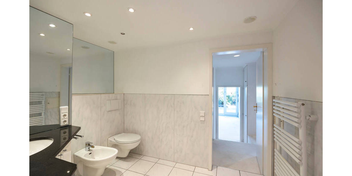 Ihr Rückzugsort im Grünen: Stilvolle Gartenwohnung mit Terasse und Schwimmbad 5 zimmer