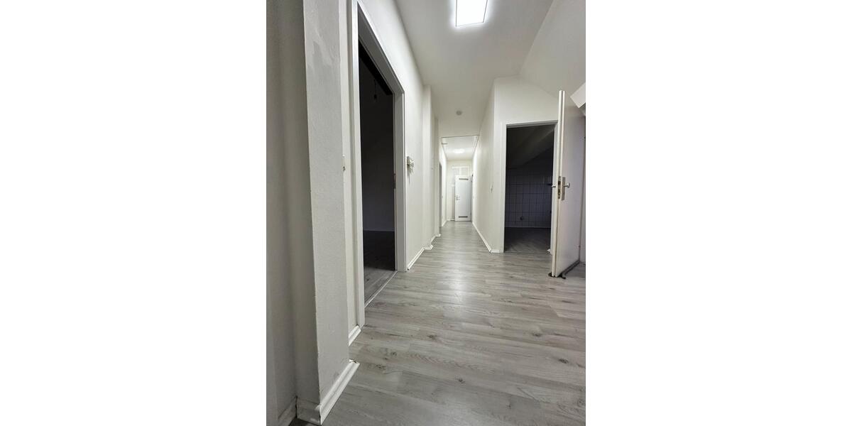 4-Zimmer DG-Wohnung mit Spitzboden Zentral gelegen ab sofort 73qm 4 zimmer