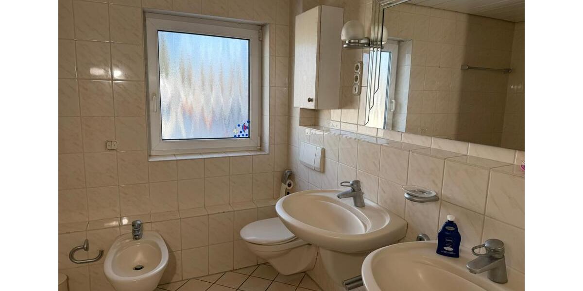 Gepflegte Doppelhaushälfte mit Garten, Fußbodenheizung & Garage 5 zimmer