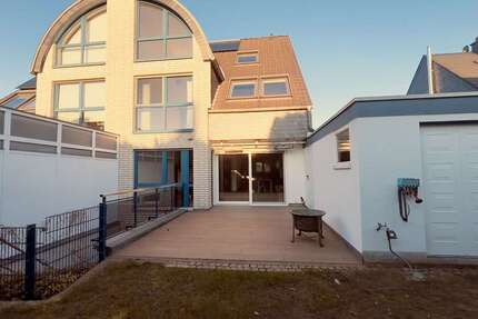 Haus zum Kaufen in Langenfeld (Rheinland) 699.000 € 249 m²