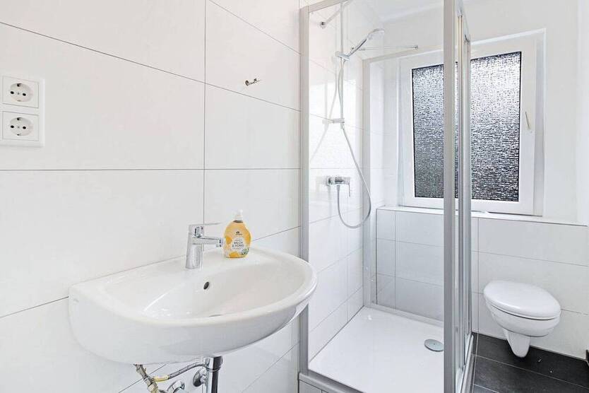 61 m² frisch renovierte 2-Zi.-Wohnung mit modernem Bad - ideal für Anleger & Eigennutzer