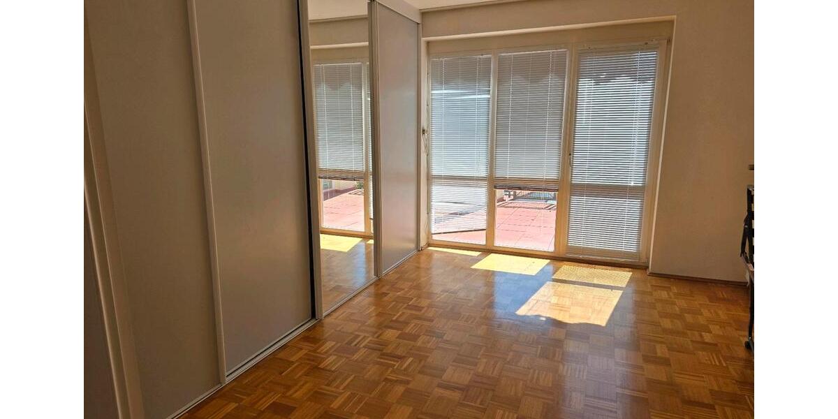 Helle Wohnung mit Terrasse in ruhiger Lage in Dellbrück 3 zimmer