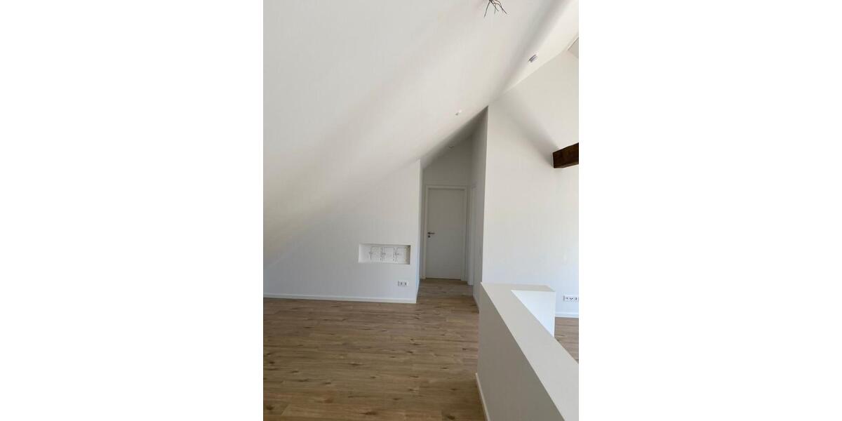 Dachgeschoßwohnung Lindlar - 3 Zimmer, 102 m&sup2;, 955&euro; | Angebot:26256349