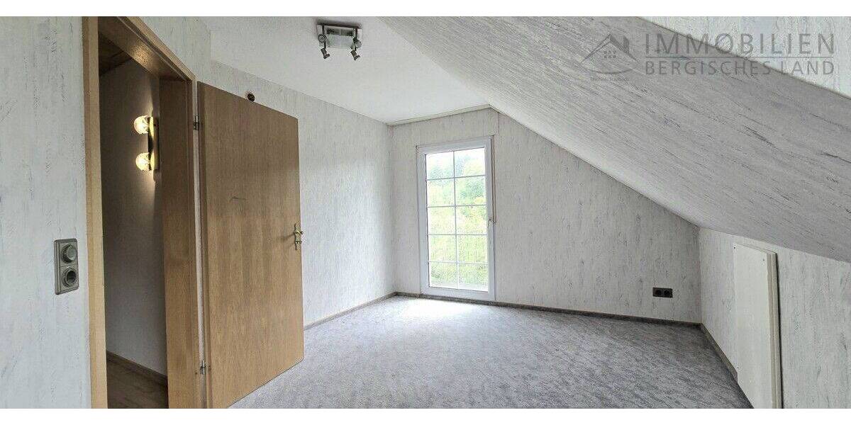 Einfamilienhaus Hückeswagen Innenstadt - 6 Zimmer, 242 m&sup2;, 449.000&euro; | Angebot:26867652