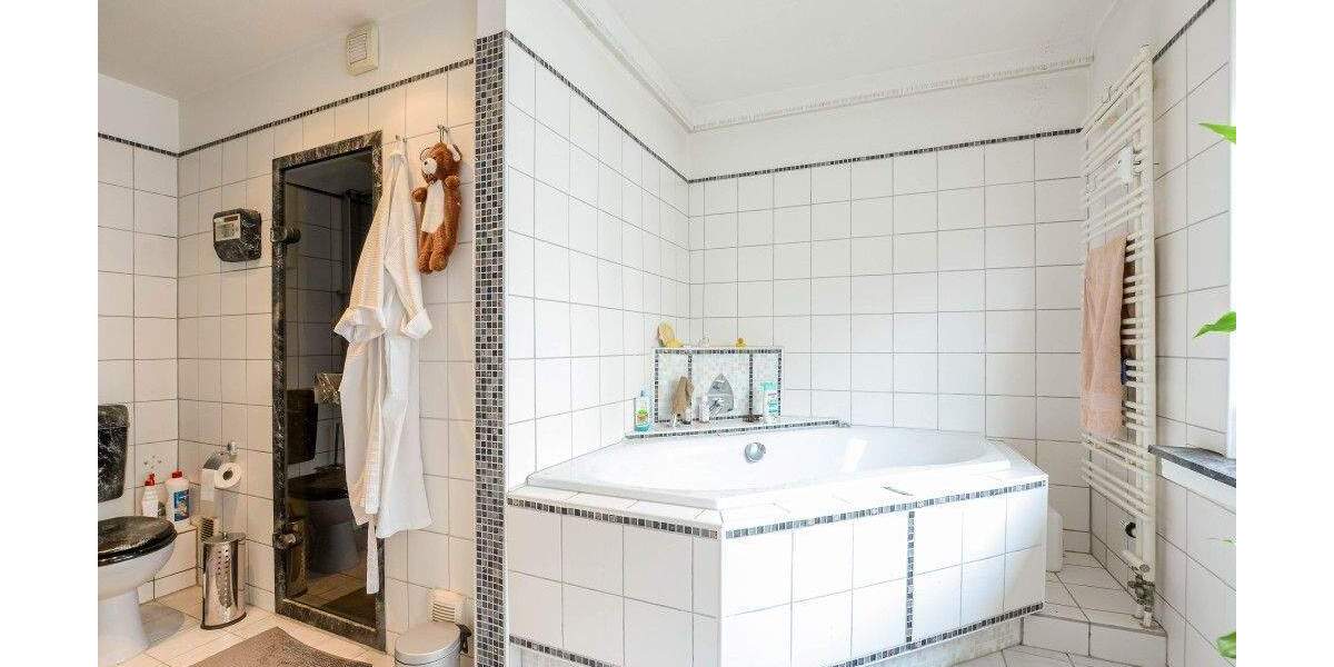 3,5 Zi. Maisonette ETW mit Apartment * 2 Balkone * ca. 137 m² * 3 Bäder, davon 1 Wellnessbad mit Sauna + Whirlpoo... 3 zimmer