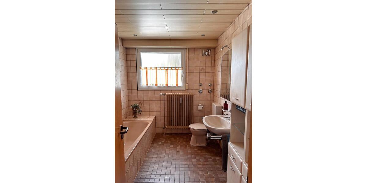 Dachgeschoßwohnung Halver - 4 Zimmer, 105 m&sup2;, 198.000&euro; | Angebot:27298978