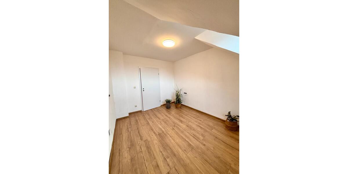 Dachgeschoßwohnung Hagen Hagen-Nord - 3.5 Zimmer, 95 m&sup2;, 139.000&euro; | Angebot:26122125