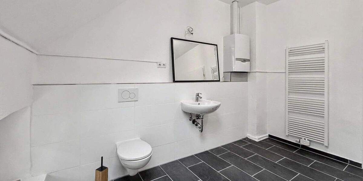 Renovierte 3 Zimmer Wohnung im Altbau 3 zimmer