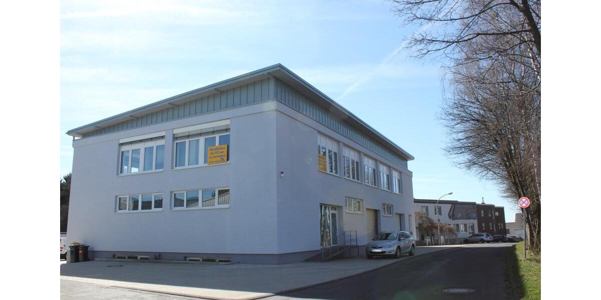 42 qm Lagerfläche mit 32 qm Bürofläche in Remscheid Lennep zimmer