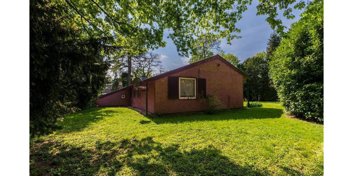 Freistehendes und großzügiges Einfamilienhaus mit weiterem Baufenster und großem Garten am Schloß 6 zimmer