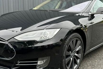 Tesla Model S 384.862 km 11.990 € Bergisch Gladbach 51467