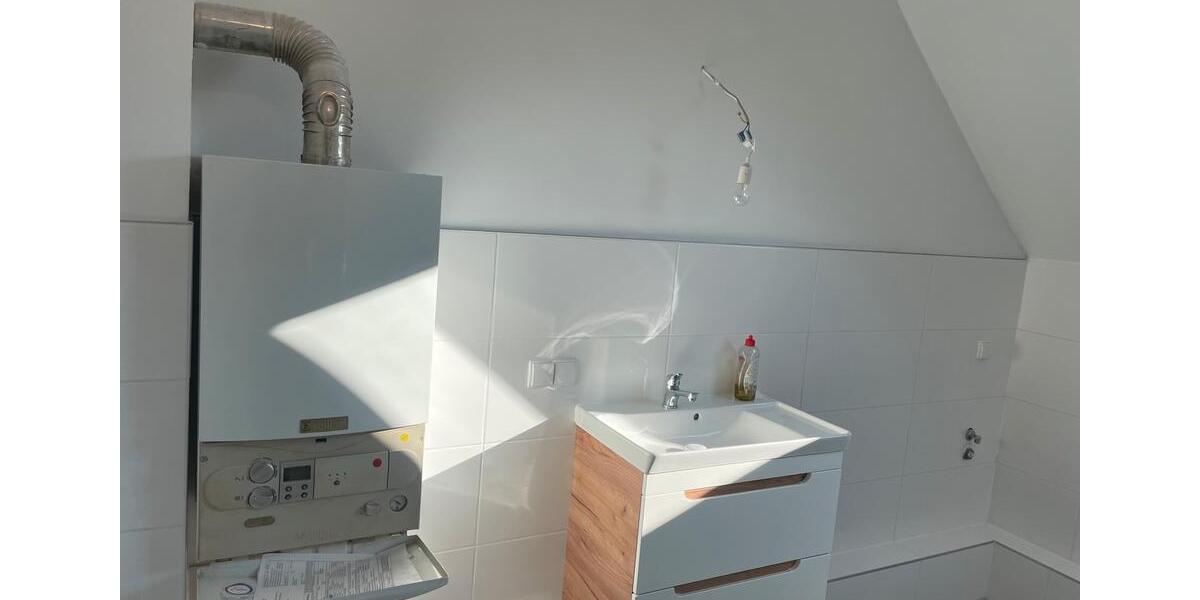 Dachgeschoßwohnung Solingen Aufderhöhe - 4 Zimmer, 80 m&sup2;, 950&euro; | Angebot:25755324