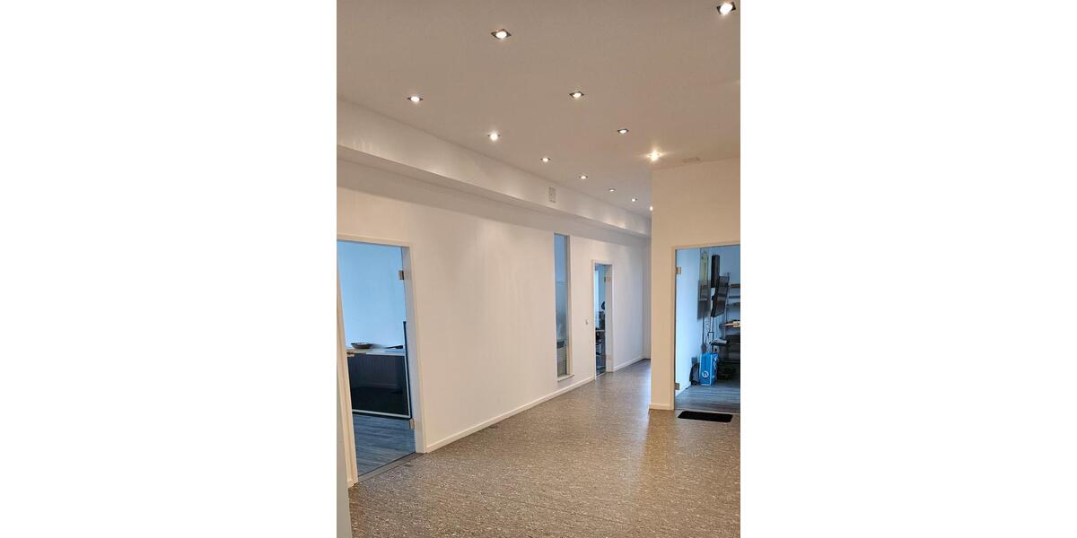 42 qm Lagerfläche mit 32 qm Bürofläche in Remscheid Lennep zimmer