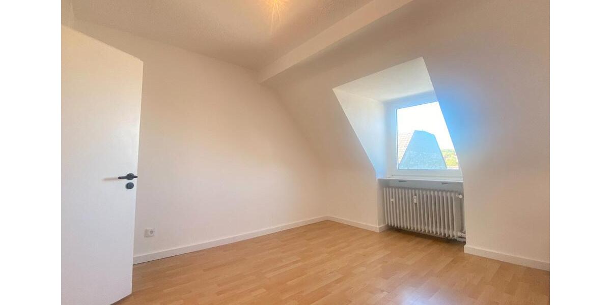 Dachgeschoßwohnung Remscheid Gemarkung Bergisch Born - 3.5 Zimmer, 60 m&sup2;, 487&euro; | Angebot:26675431