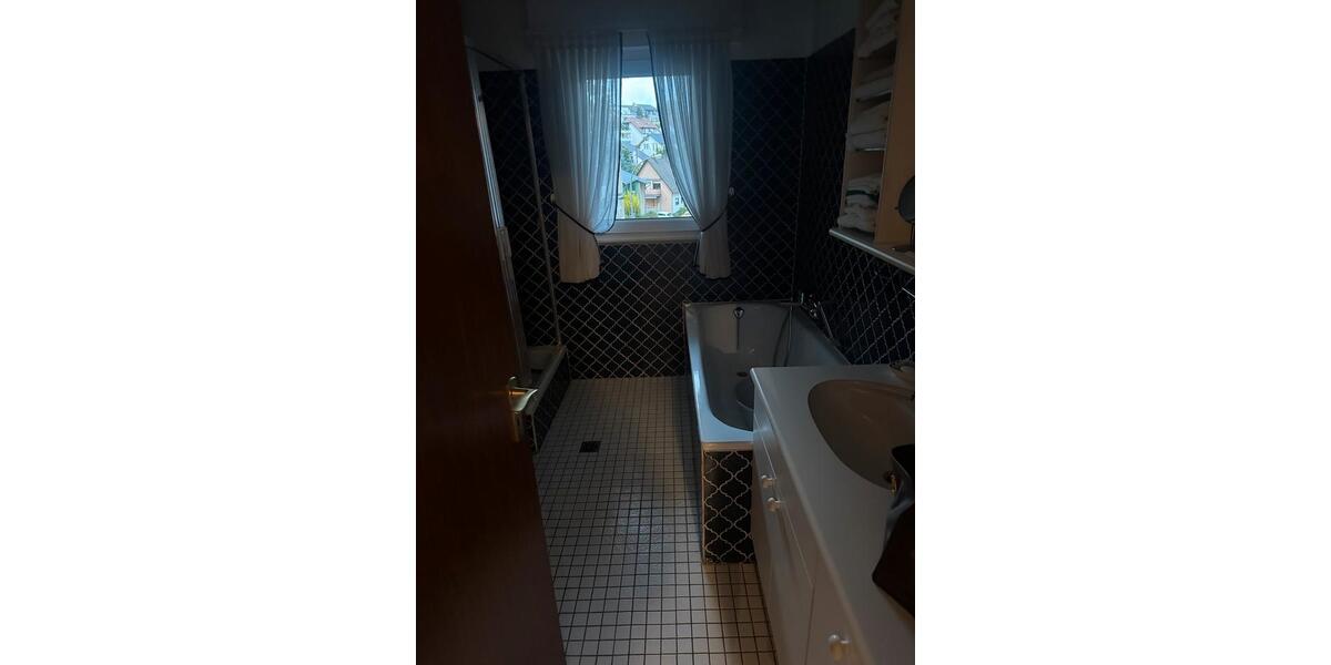 3 Zimmerwohnung mit Loggia und Tiefgaragenplatz 3 zimmer