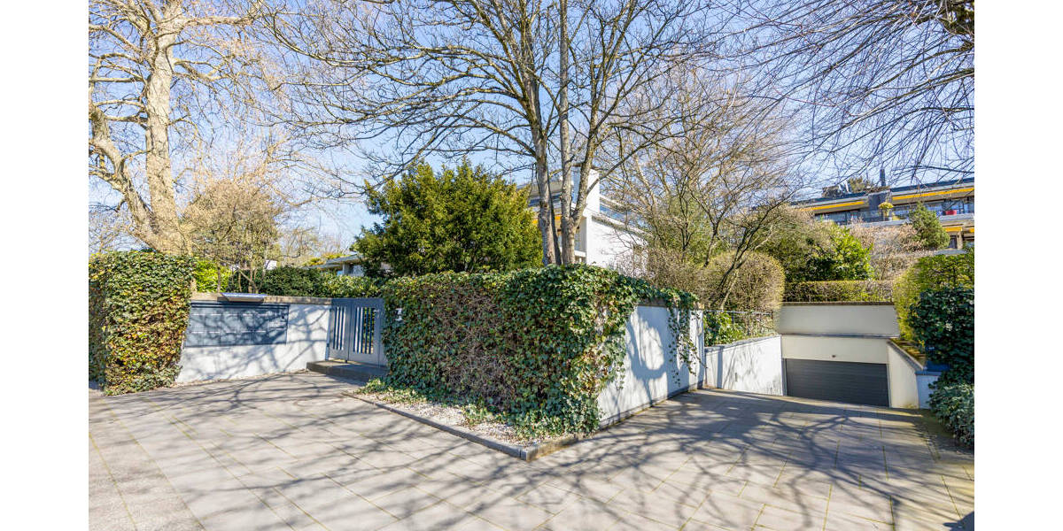 Ihr Rückzugsort im Grünen: Stilvolle Gartenwohnung mit Terasse und Schwimmbad 5 zimmer