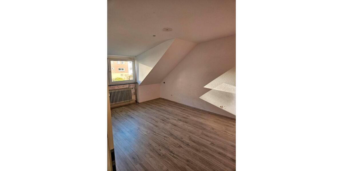 Dachgeschoßwohnung Remscheid Reinshagen - 3 Zimmer, 75 m&sup2;, 650&euro; | Angebot:25368080