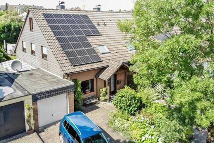 Doppelhaushälfte in ruhiger Sackgassenlage * ca. 180 m² Wohn-Nutzfläche * 5 Zimmer * Kaminofen * Einbauküche * Garte...