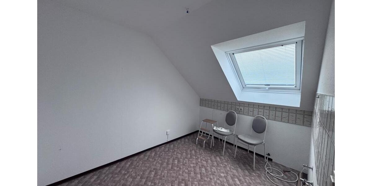 Miete - Einfamilienhaus mit 6 Zimmern, 2 Küchen, Garten und Kamin 6 zimmer