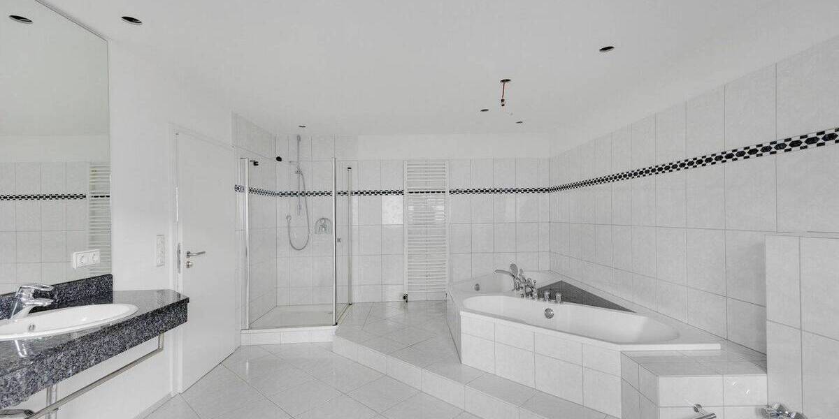 Einfamilienhaus Halver - 1 Zimmer, 389 m&sup2;, 930.000&euro; | Angebot:26008369