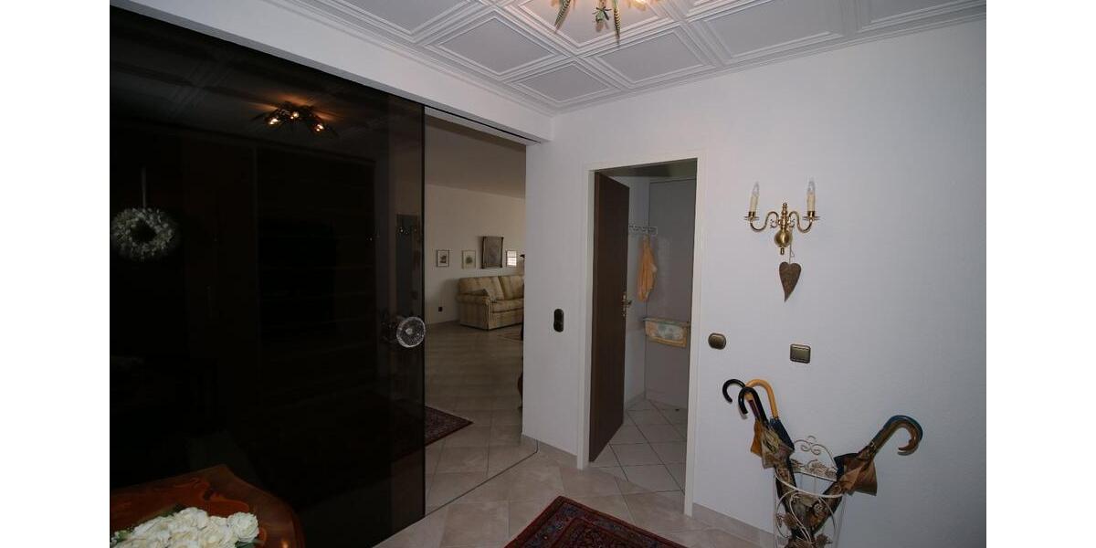 Toll geschnittene Wohnung mit Schwimmbad - provisionsfrei! 4 zimmer