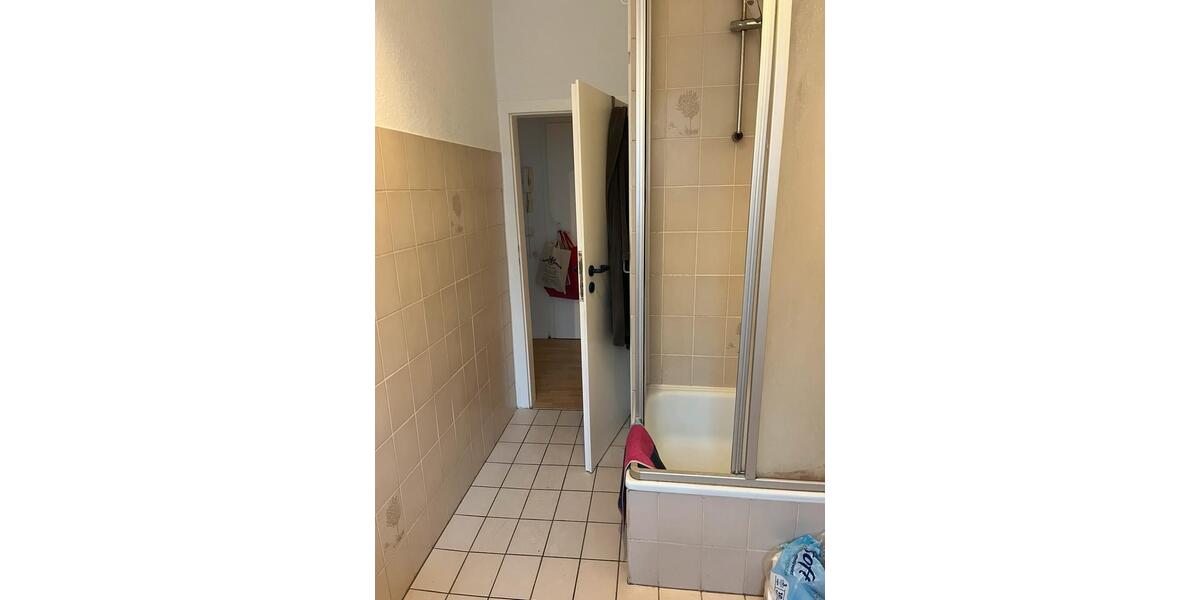 Zunächst Bewerberstopp! Biete helle 1 ZKB möbliert 1 zimmer