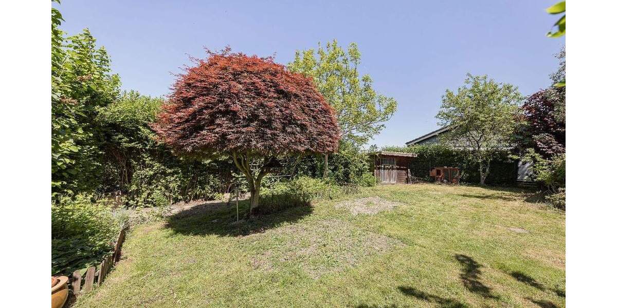 Wohnglück trifft Mieteinnahme: Freistehendes Zweifamilienhaus mit traumhaftem Garten 7 zimmer