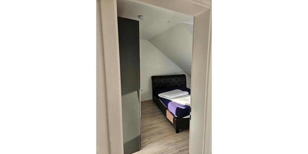 Dachgeschoßwohnung Remscheid Reinshagen - 3 Zimmer, 75 m&sup2;, 650&euro; | Angebot:25368080