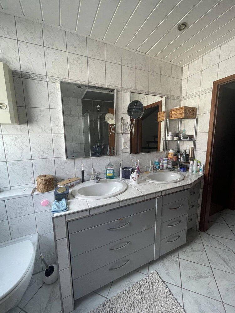 Attraktives Reihenendhaus mit EinliegerWohnung, Garten & Carport - Viel Platz für Familie & mehr