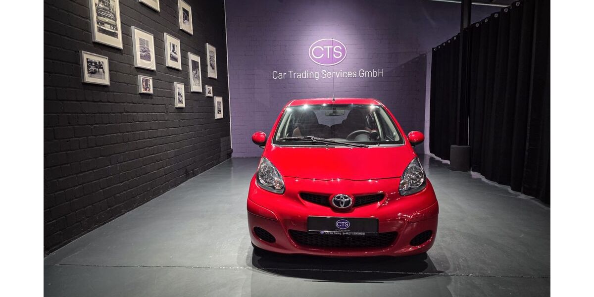 Toyota Aygo (X) 10.468 km 9.100 &euro; Düsseldorf 40476