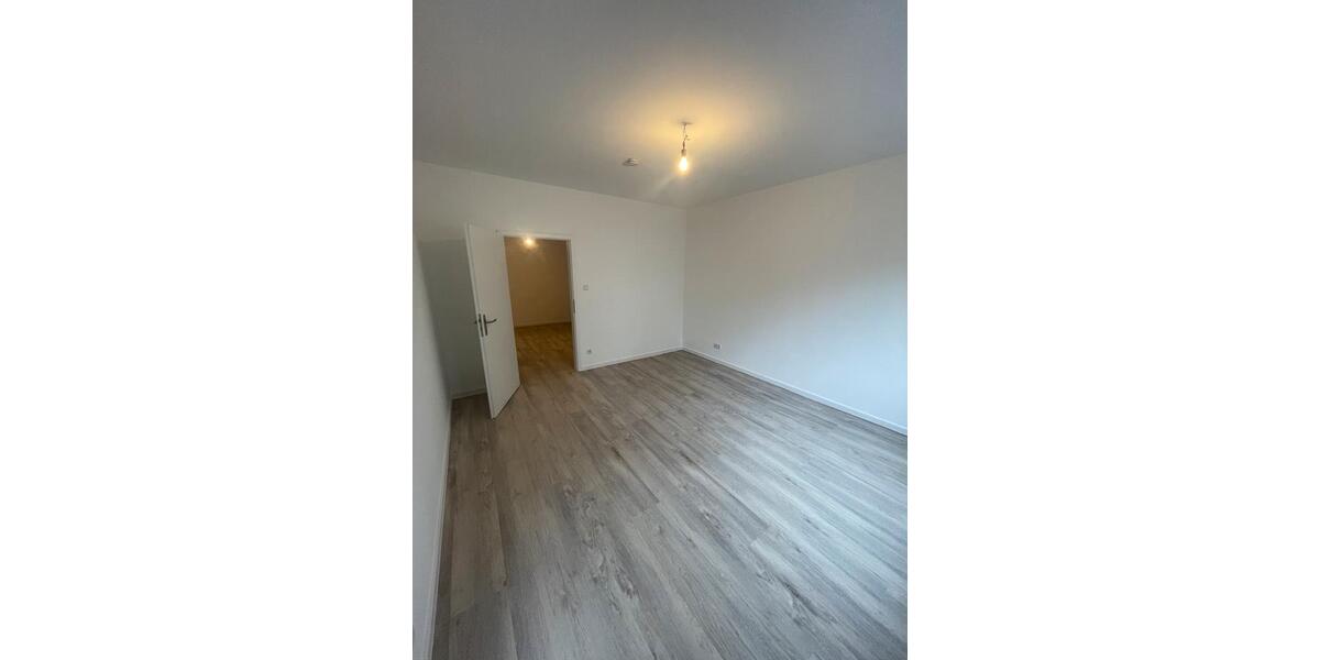 Etagenwohnung Düsseldorf Stadtmitte - 4 Zimmer, 120 m&sup2;, 737&euro; | Angebot:25718233